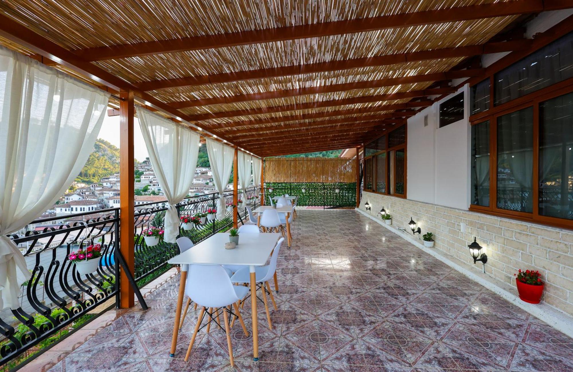 Vila Spahiu Berat Luaran gambar