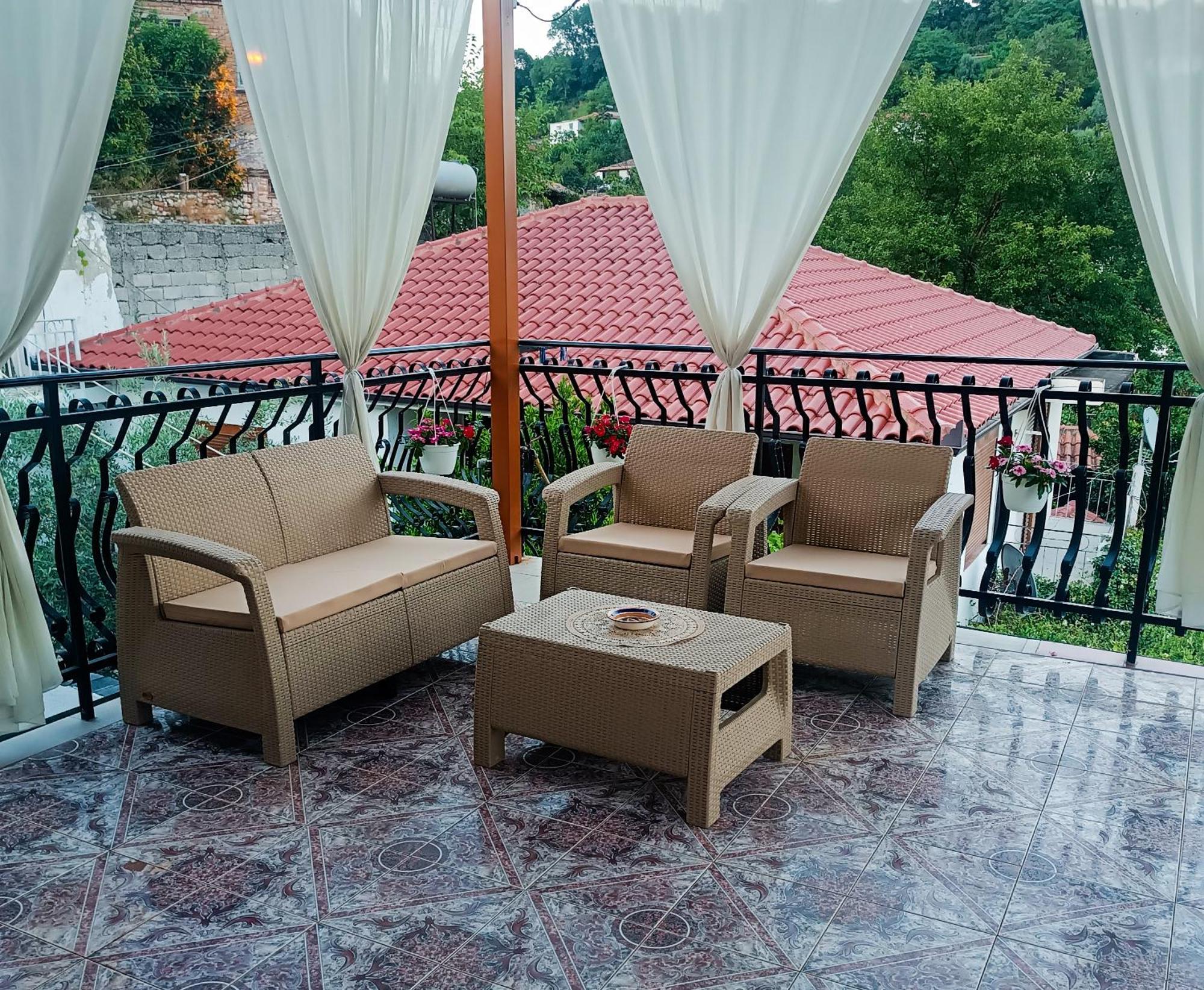 Vila Spahiu Berat Luaran gambar